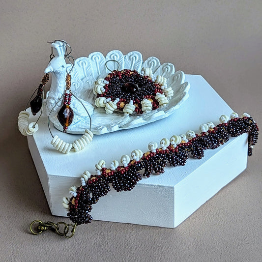 The epitome of sustainable upcycled jewellery, this artisan handmade coffee inspired brown and cream jewellery set brimming with African tribal vibes by sustainable UK Brand Mayaani Jewellery screams luxury and sustainability for fashion with a conscience.