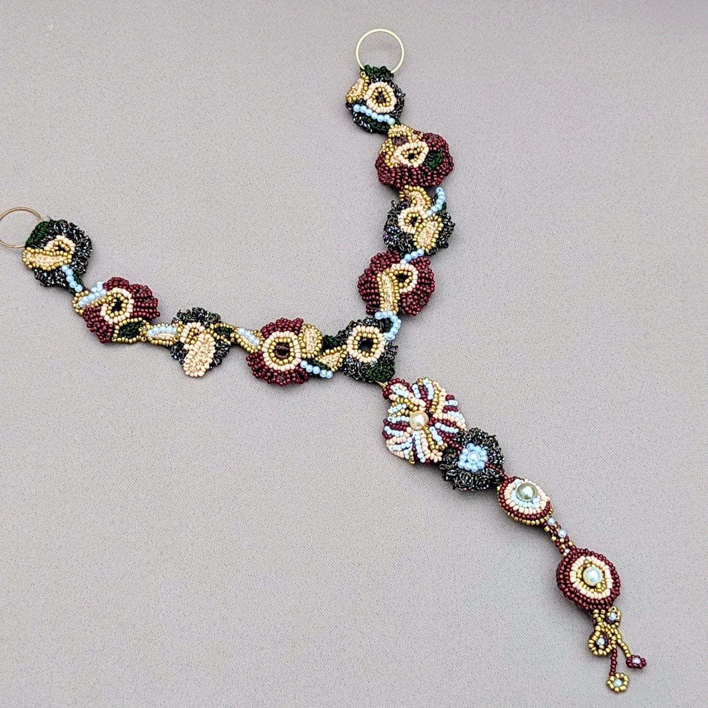 A uniquely artisan handcrafted Indian bridal headpiece by sustainable UK brand Mayaani Jewellery. Featuring intricate hand-crochet, hand-beading and hand wire-wrapping techniques the design allows for versatile styling as it can be worn as a separate headband and tikka offering multiple options for future wear.