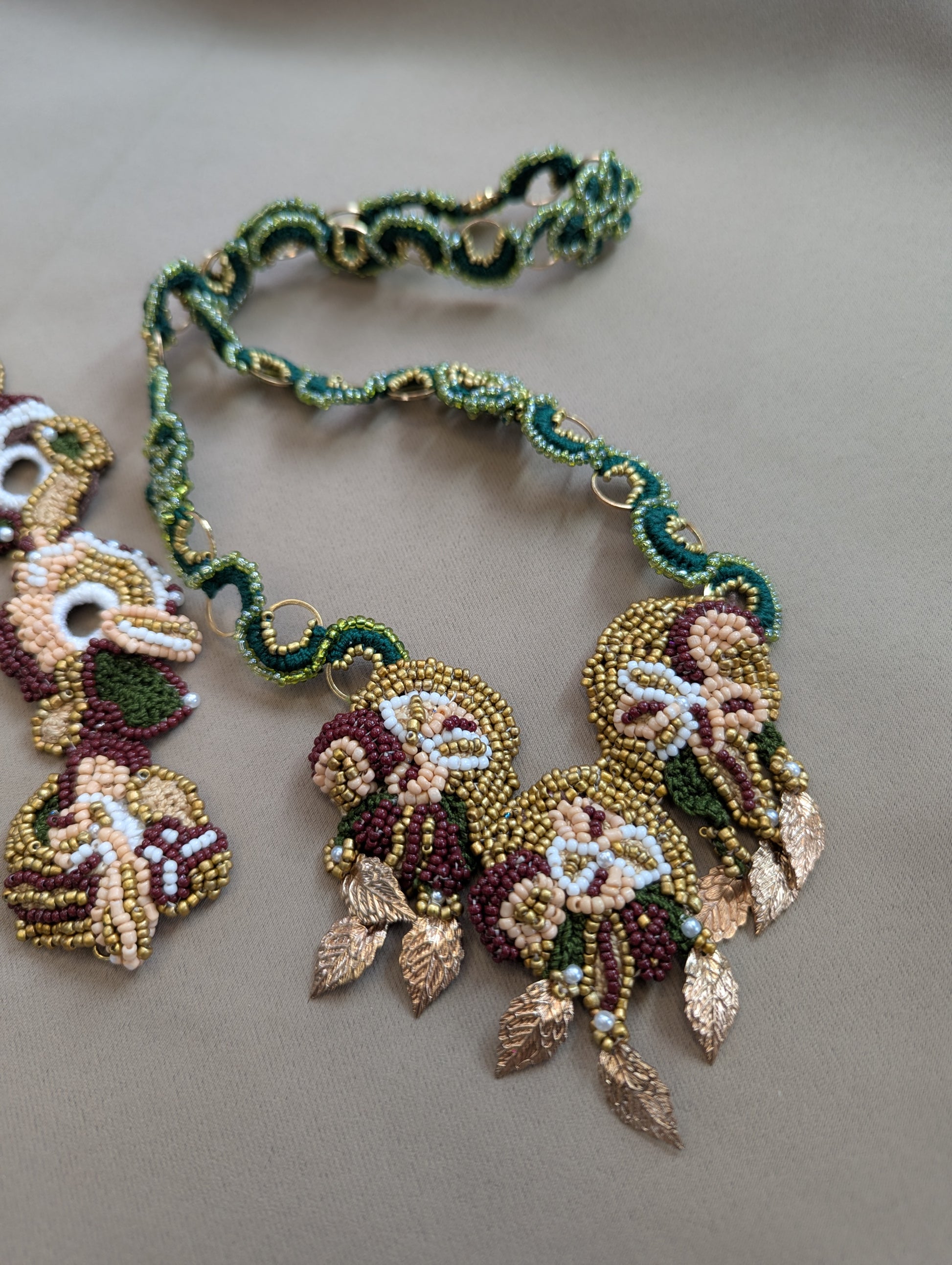 Intricate bead woven Rukmini emerald green and gold chain exclusive to Mayaani Jewellery UK featured with the central detachable pendant of the Aishwarya 2-in-1 Indian bridal necklace.